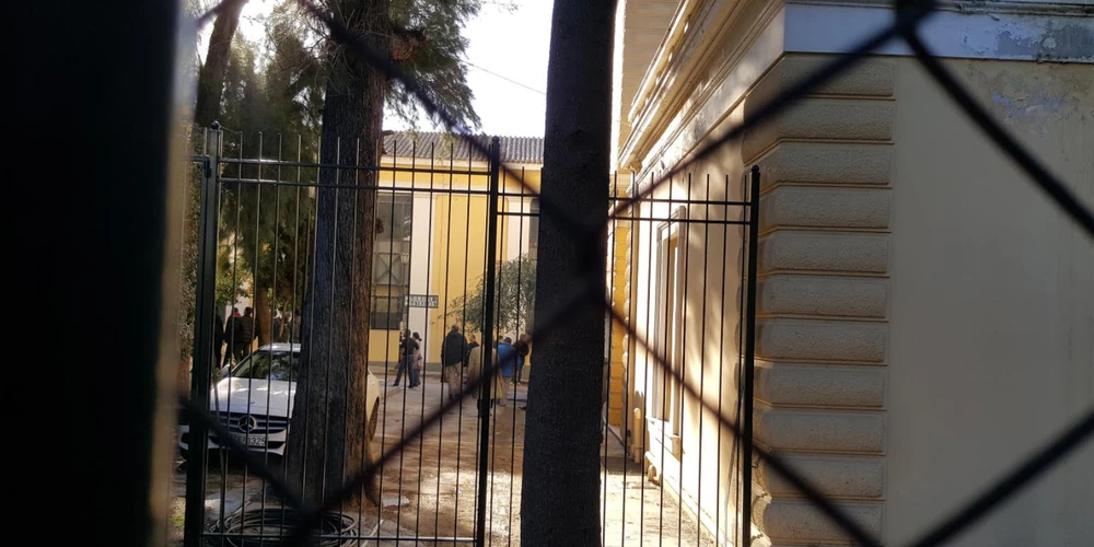 Αγρια επεισόδια μεταξύ Ρομά στα Δικαστήρια της Ευελπίδων (εικόνες, βίντεο)